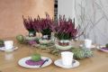 Mehr Blüten bei Tisch sind kaum möglich: Heidepflanzen in der Vase, als Untersetzer gewebt oder als optische Vorspeise aus unzähligen Knsopen.