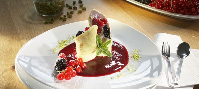 Ein frisches und fruchtiges aber nicht zu süßes Dessert sind diese Beerencrêpes. © Landgard